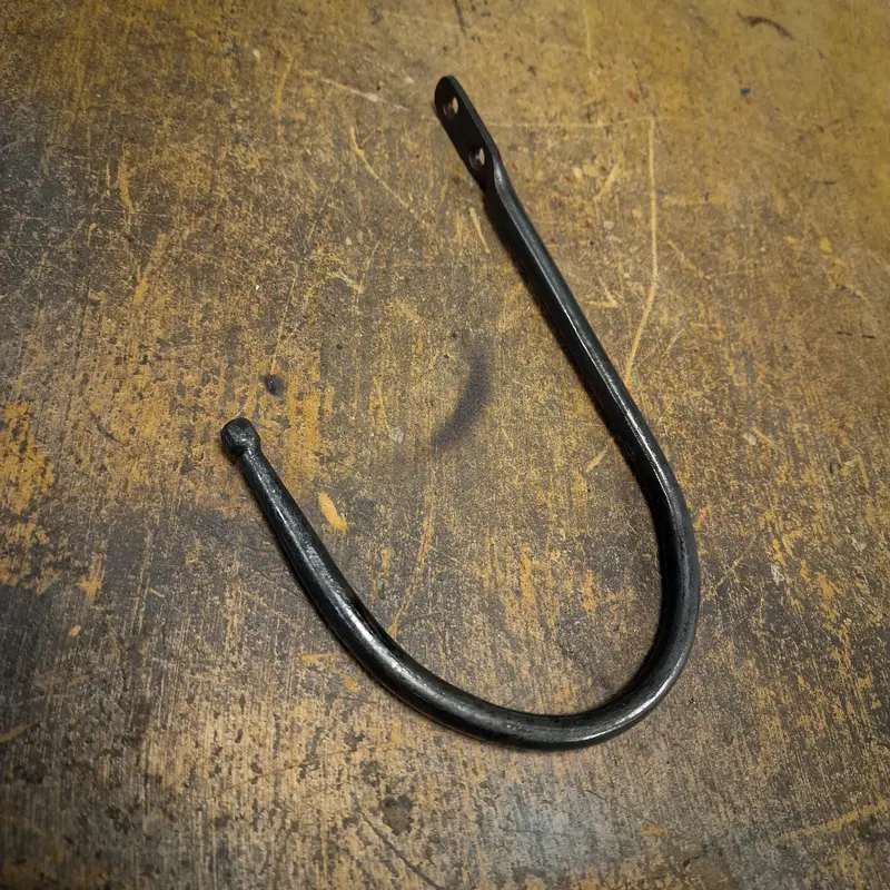 Curtain Line End Hook – Minimalist Brass-Tone Hardware Accent 1