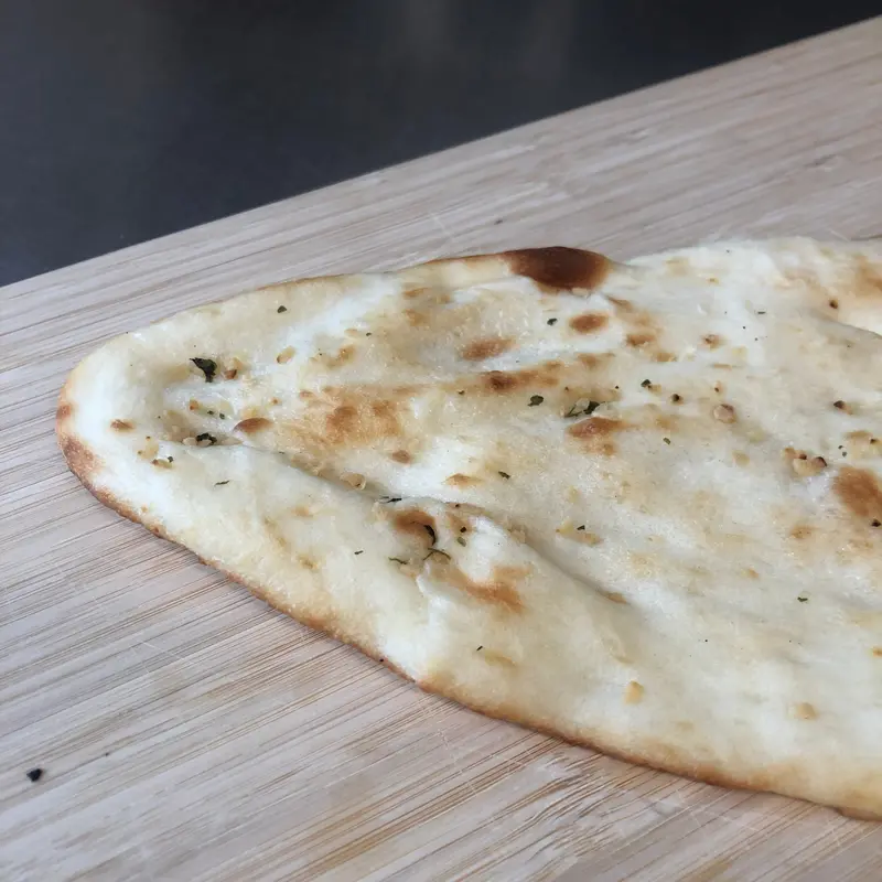 Fresh Garlic Naan Bread – Frozen, Ready-To-Heat Flatbread 1