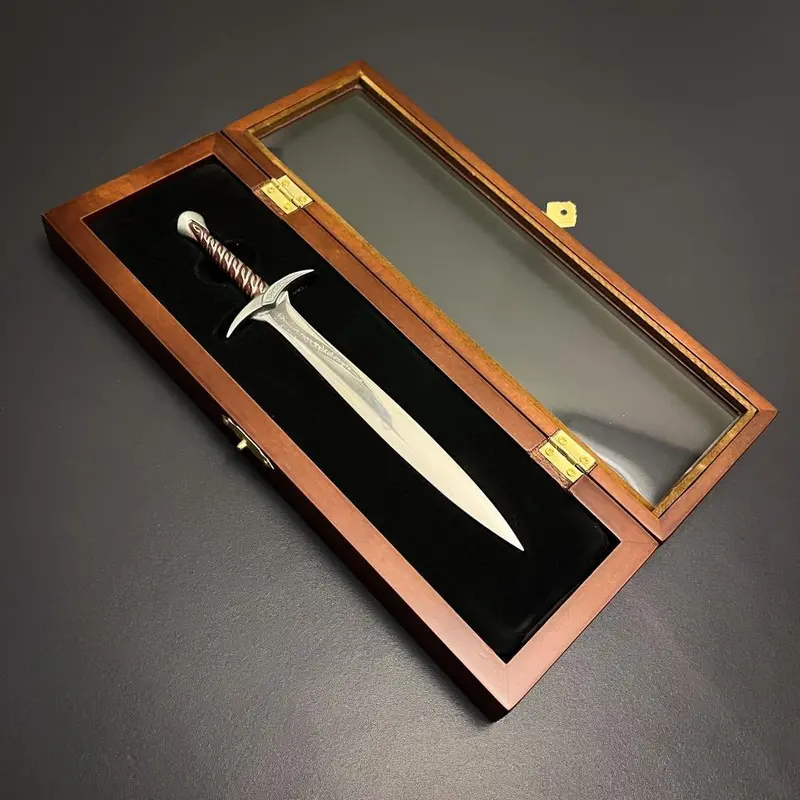 Sting Miniature Sword – Lord Of The Rings Collectible 1