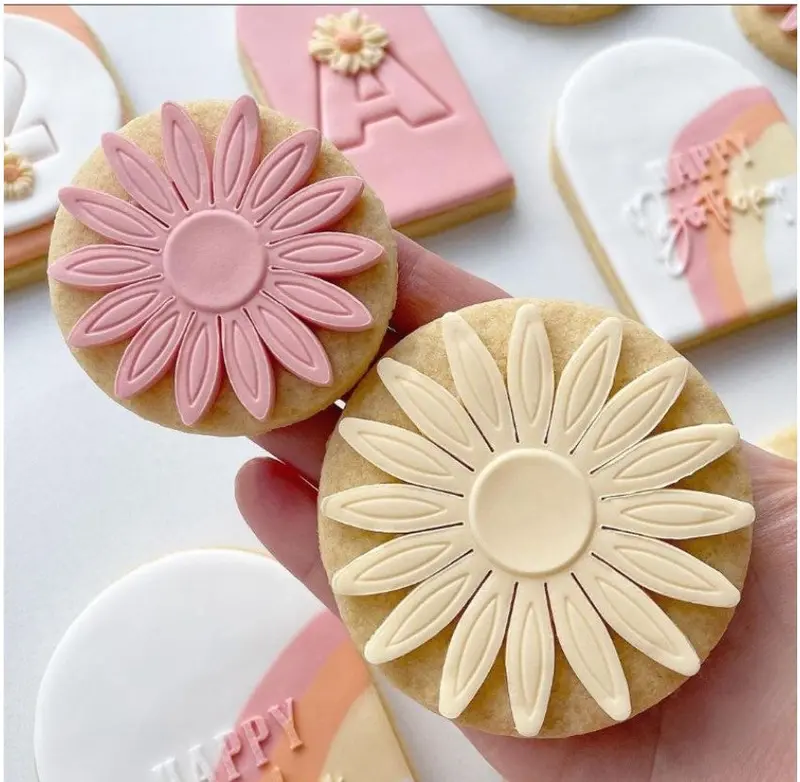 Sunflower & Gerbera Floral Plunger Cutter Set – 3-Piece Large Flower Mould For Fondant And Sugar Craft 1